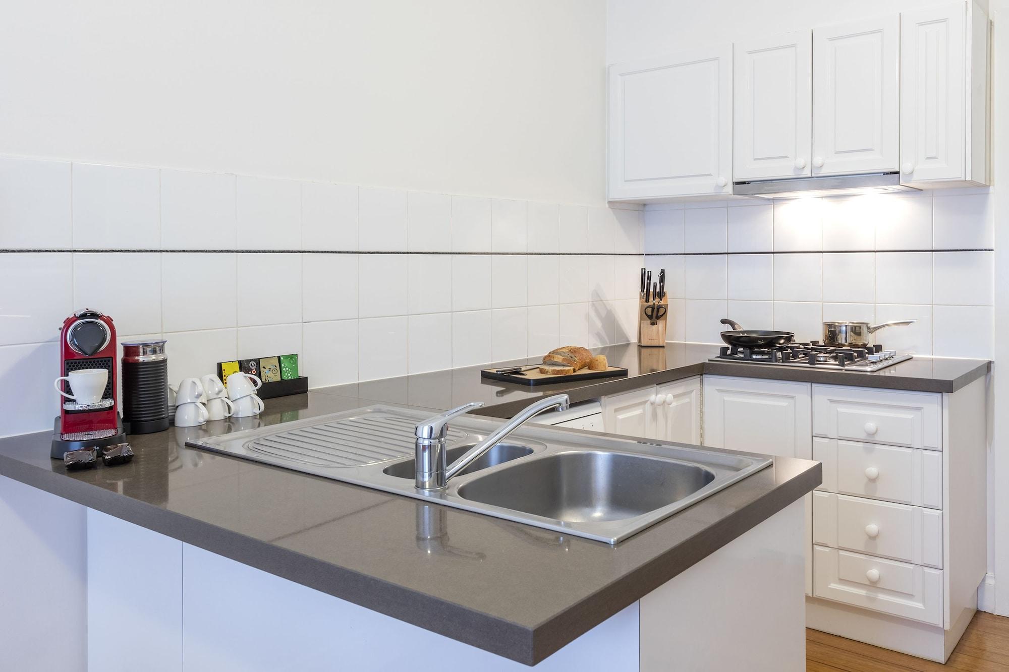 Kimberley Gardens Hotel, Serviced Apartments And Serviced Villas Мелбърн Екстериор снимка