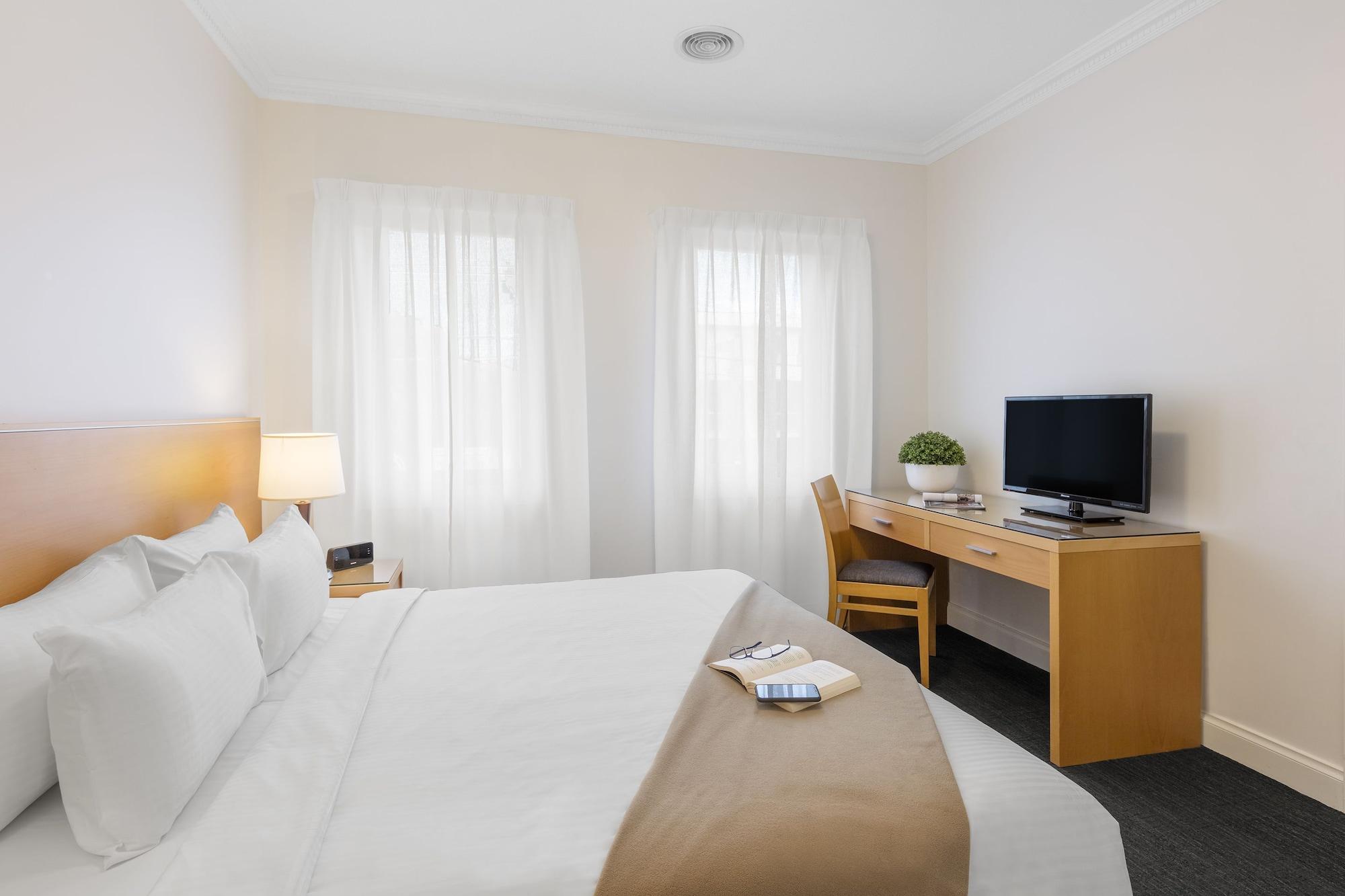 Kimberley Gardens Hotel, Serviced Apartments And Serviced Villas Мелбърн Екстериор снимка