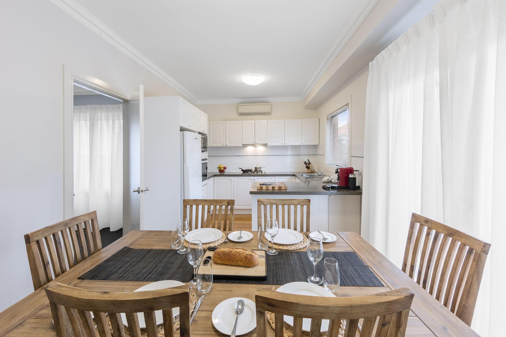 Kimberley Gardens Hotel, Serviced Apartments And Serviced Villas Мелбърн Екстериор снимка