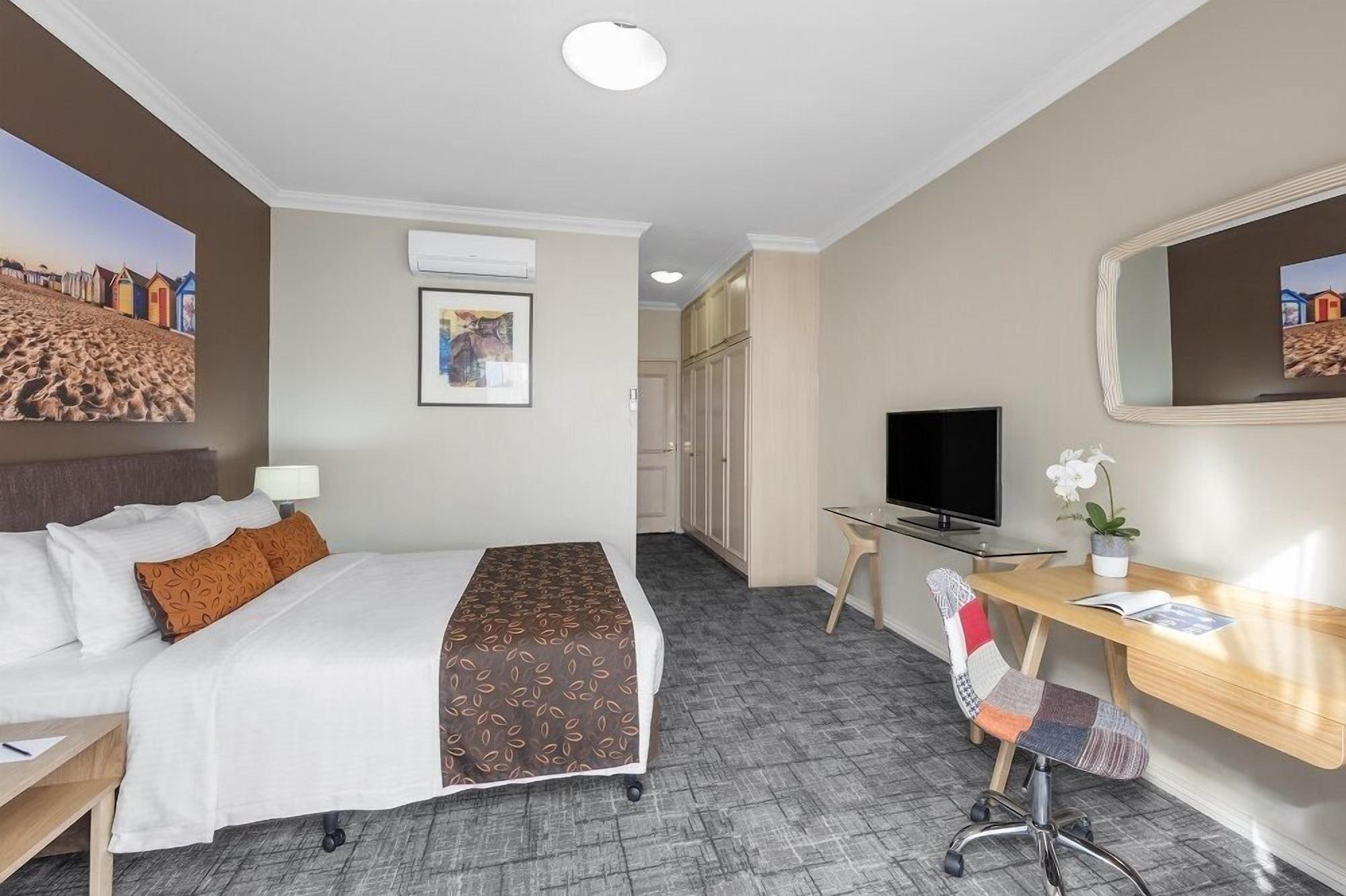 Kimberley Gardens Hotel, Serviced Apartments And Serviced Villas Мелбърн Екстериор снимка