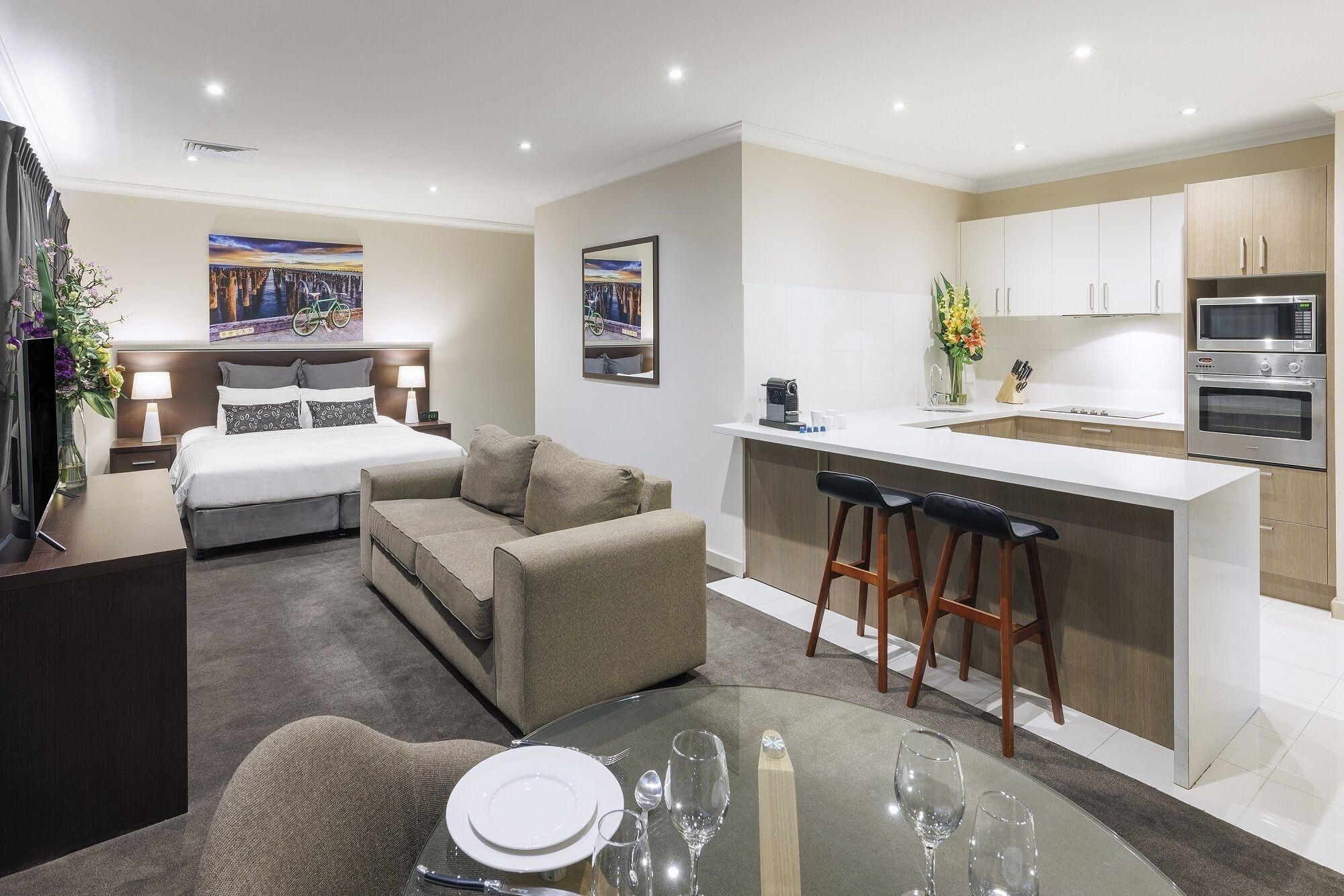 Kimberley Gardens Hotel, Serviced Apartments And Serviced Villas Мелбърн Екстериор снимка