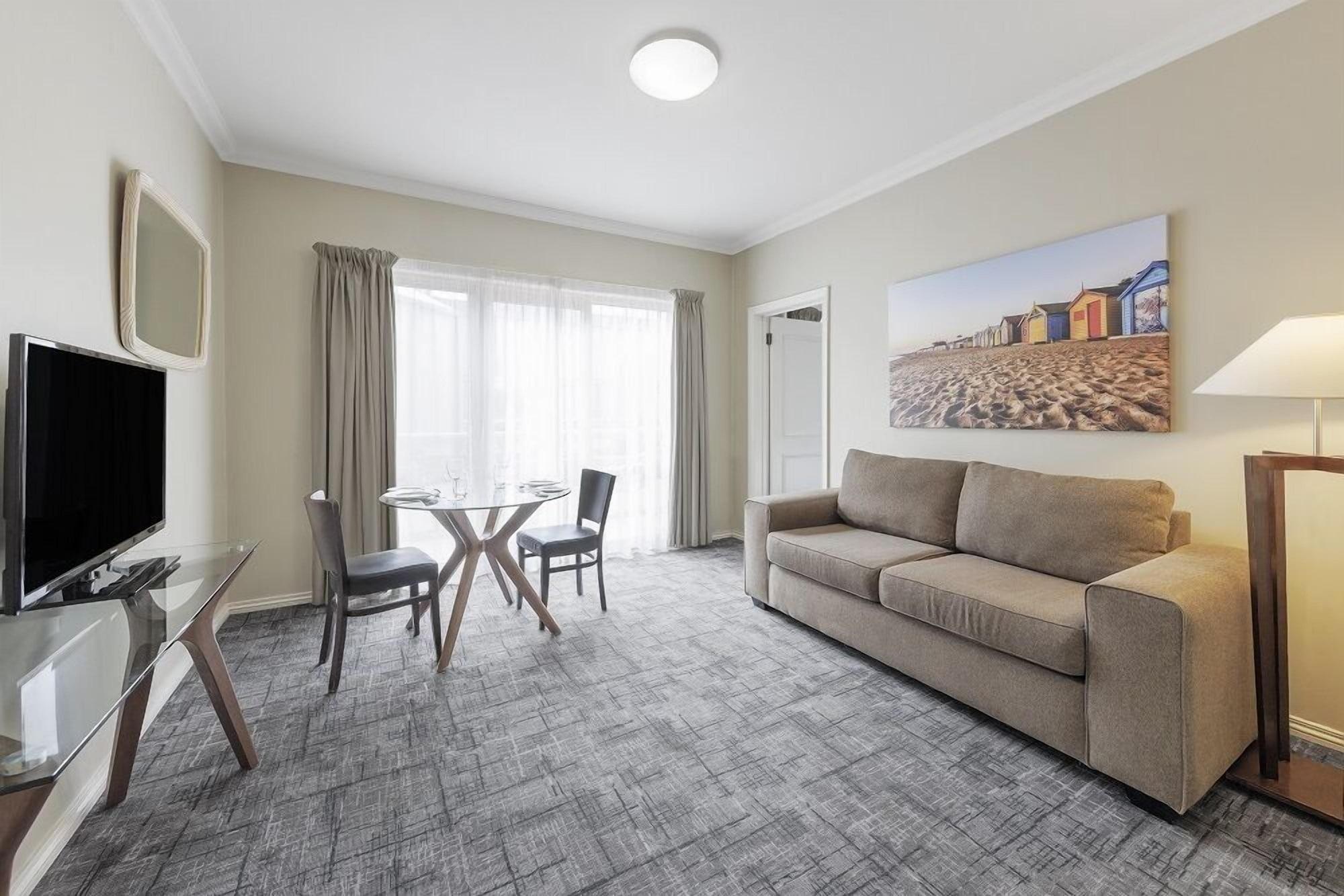 Kimberley Gardens Hotel, Serviced Apartments And Serviced Villas Мелбърн Екстериор снимка