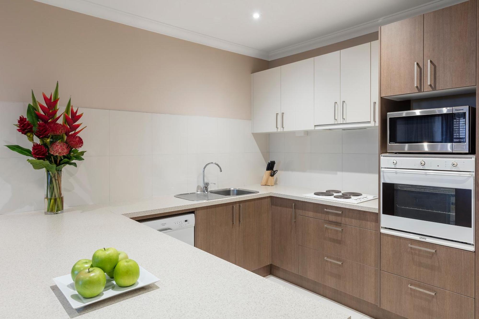Kimberley Gardens Hotel, Serviced Apartments And Serviced Villas Мелбърн Екстериор снимка