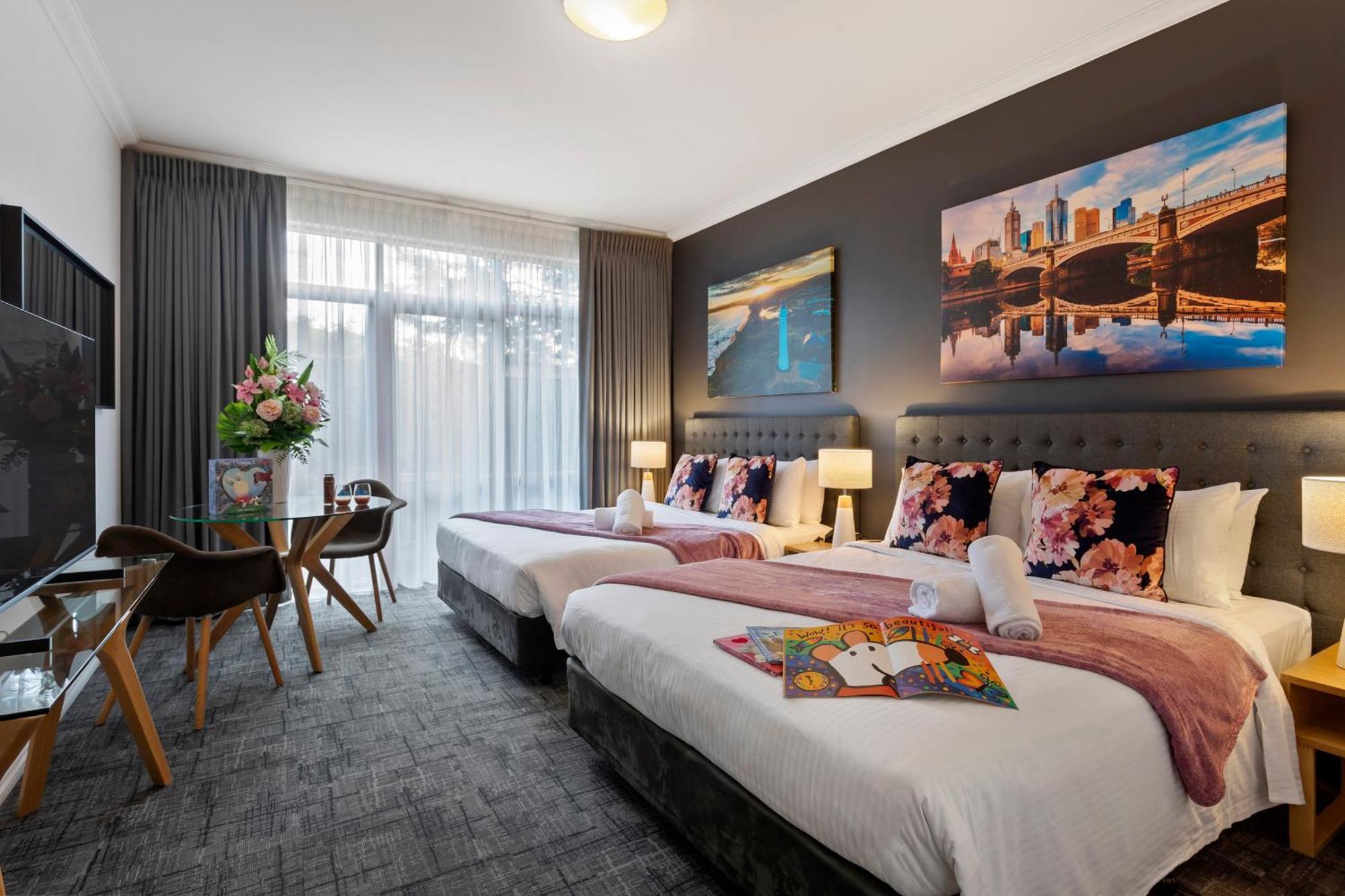 Kimberley Gardens Hotel, Serviced Apartments And Serviced Villas Мелбърн Екстериор снимка