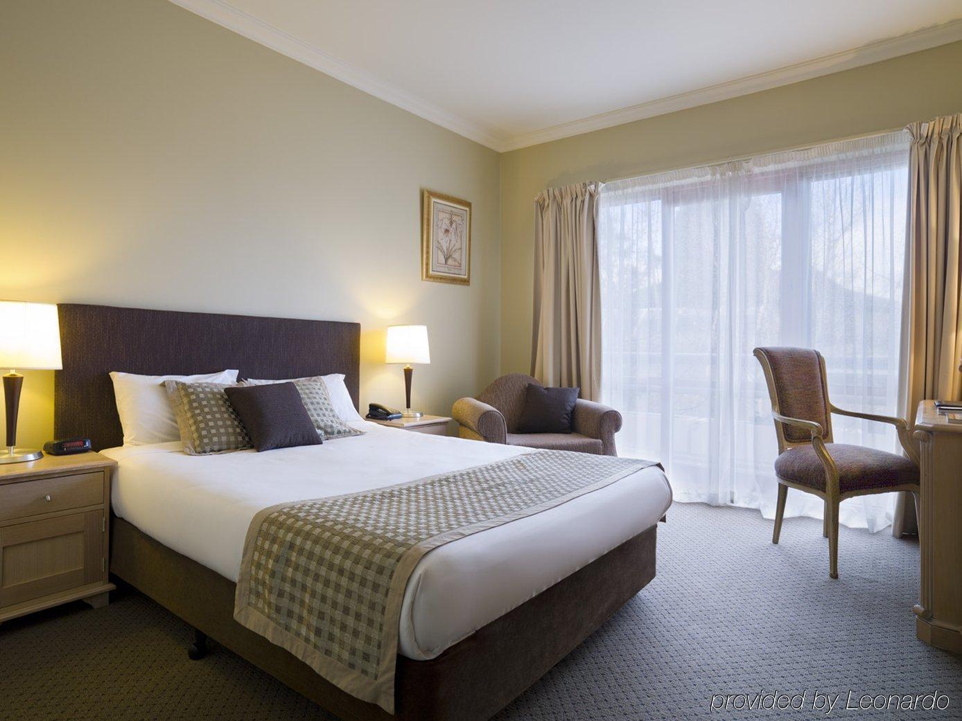 Kimberley Gardens Hotel, Serviced Apartments And Serviced Villas Мелбърн Стая снимка