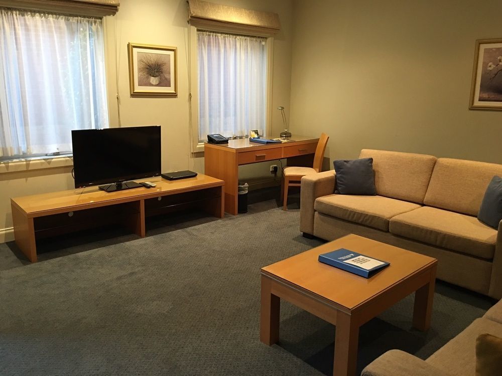 Kimberley Gardens Hotel, Serviced Apartments And Serviced Villas Мелбърн Екстериор снимка
