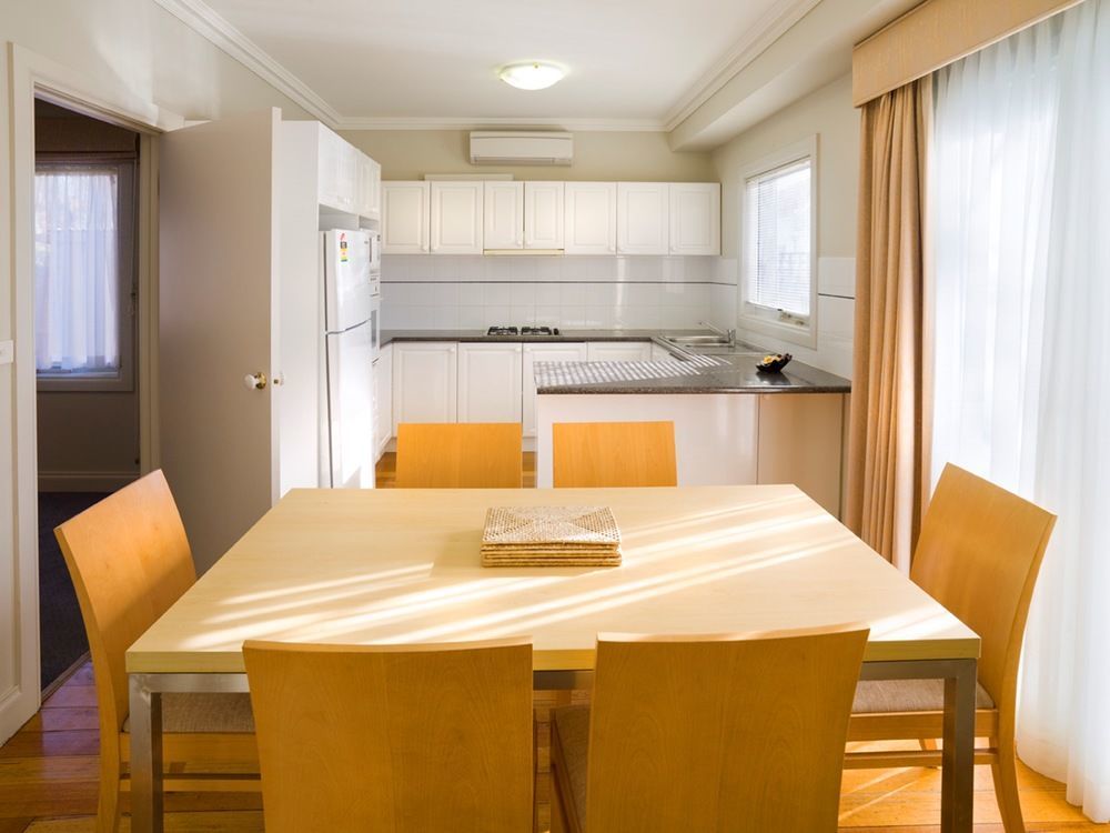 Kimberley Gardens Hotel, Serviced Apartments And Serviced Villas Мелбърн Екстериор снимка