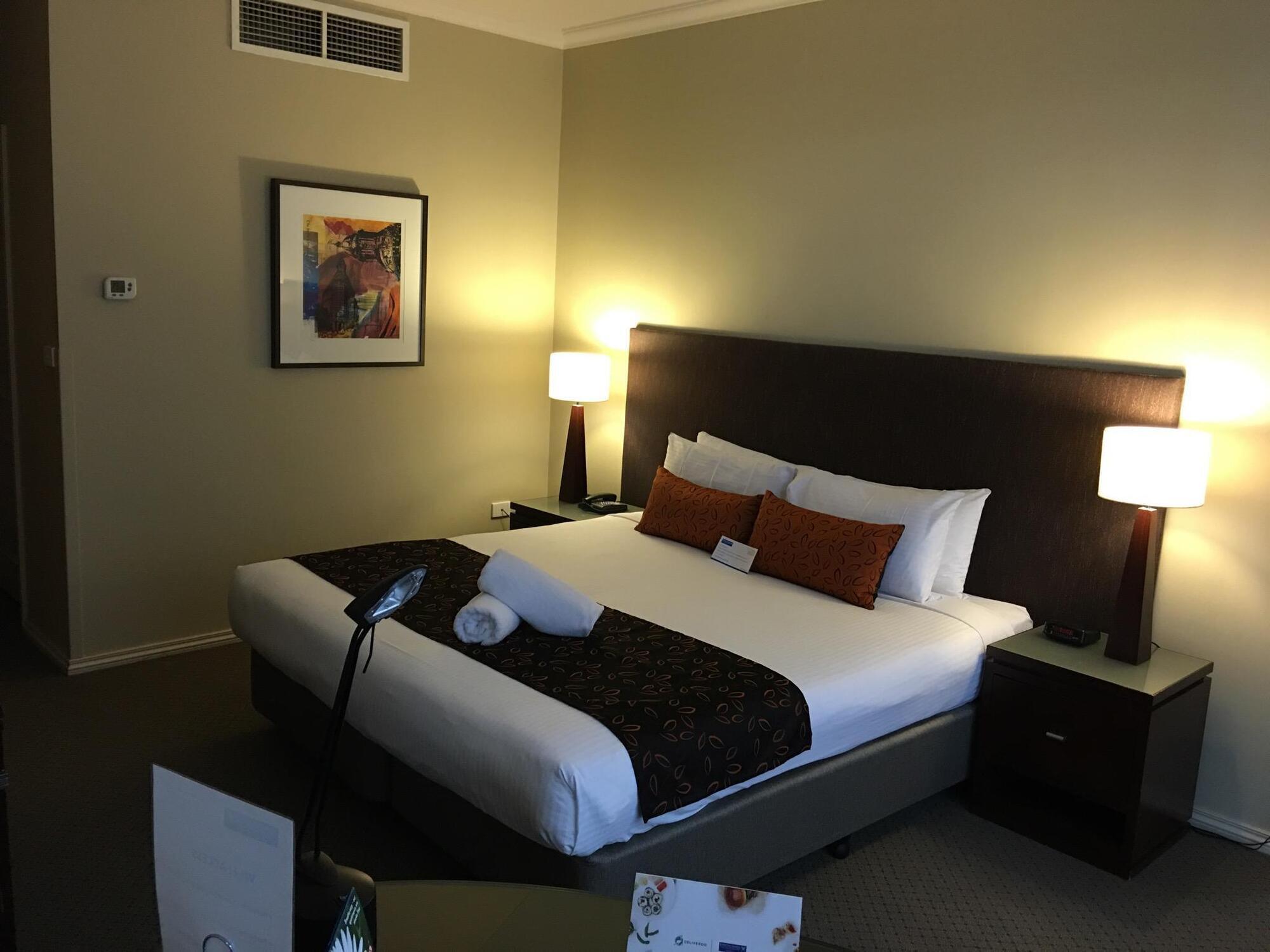 Kimberley Gardens Hotel, Serviced Apartments And Serviced Villas Мелбърн Екстериор снимка