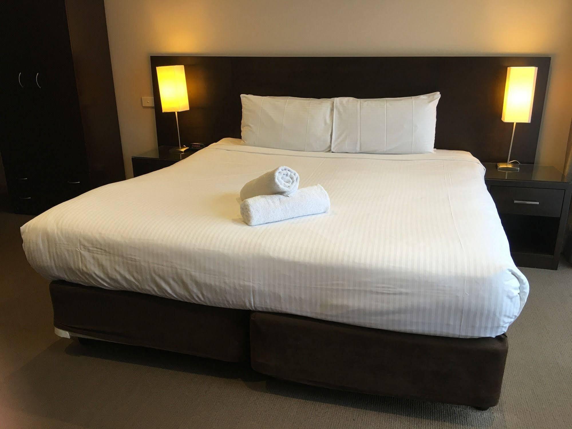 Kimberley Gardens Hotel, Serviced Apartments And Serviced Villas Мелбърн Екстериор снимка