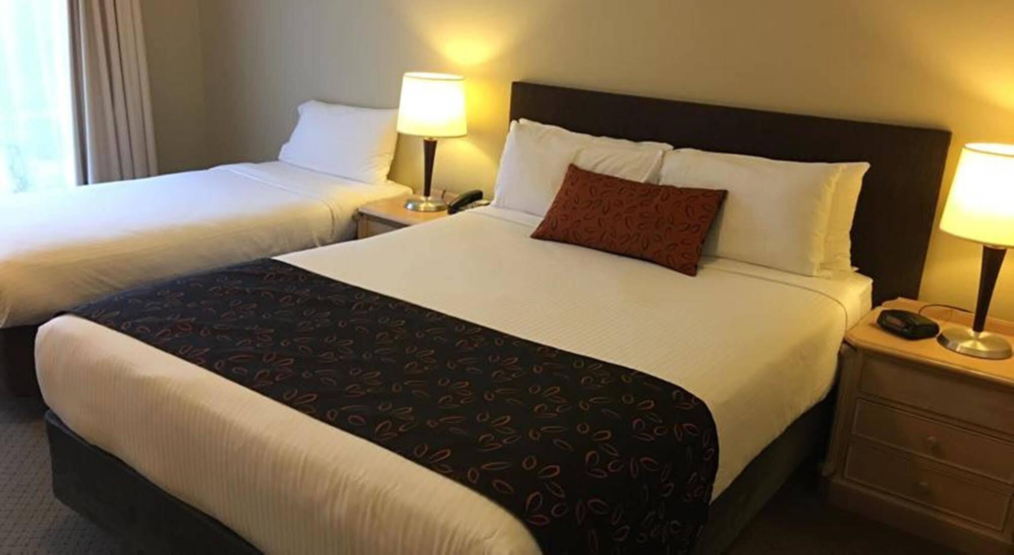 Kimberley Gardens Hotel, Serviced Apartments And Serviced Villas Мелбърн Екстериор снимка